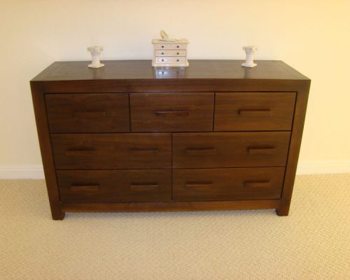 Side board